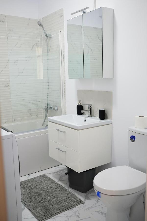 White Flat Apartment Букурещ Екстериор снимка