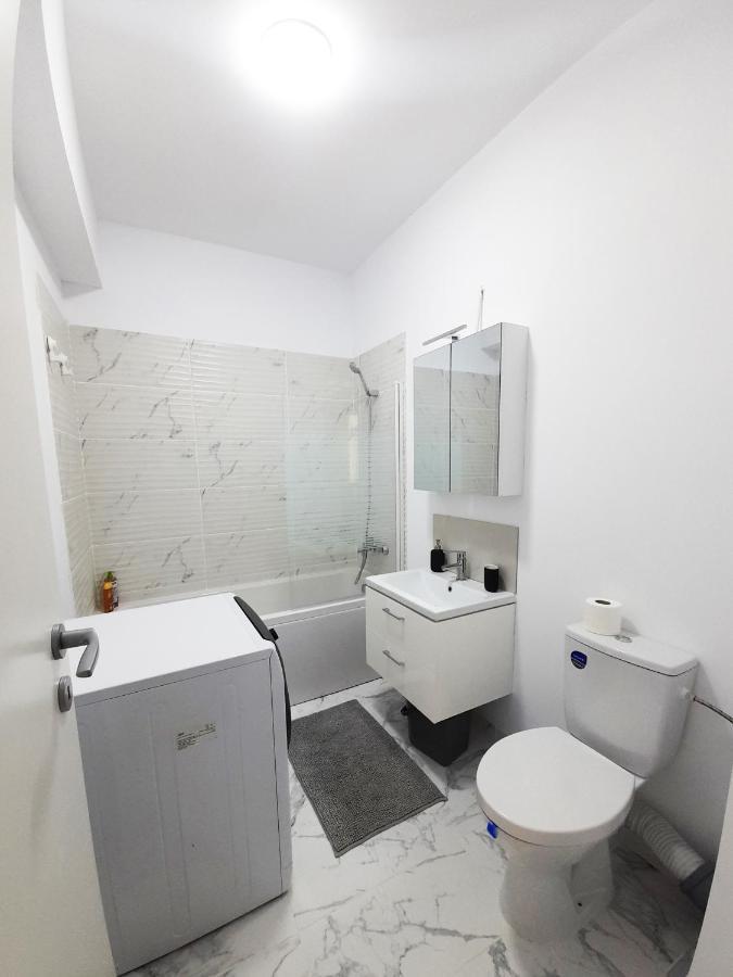 White Flat Apartment Букурещ Екстериор снимка